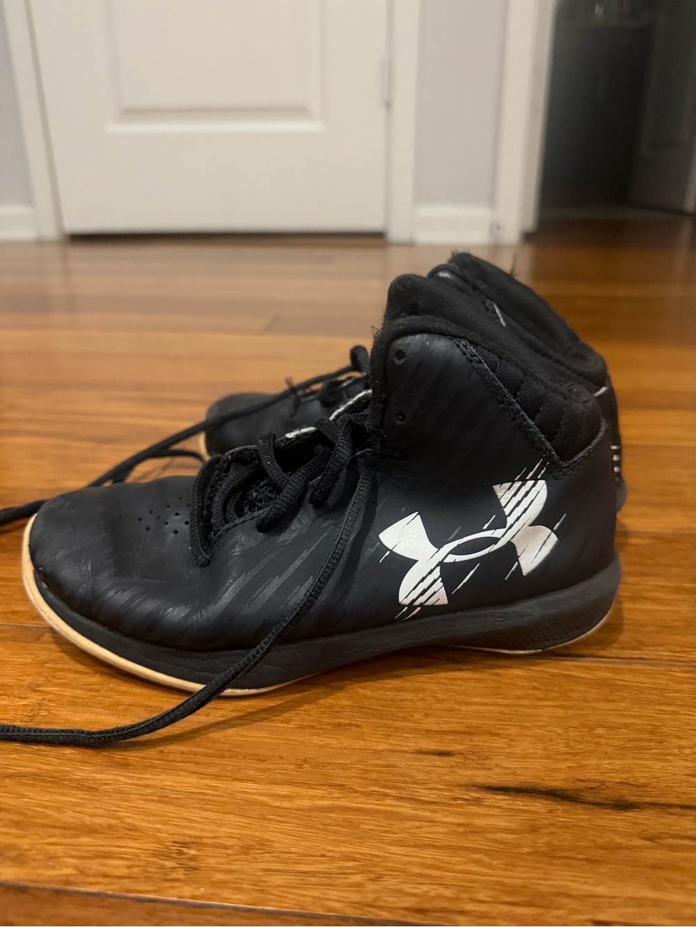 Under Armour Kids' Black High-Top Basketball Shoes size 13